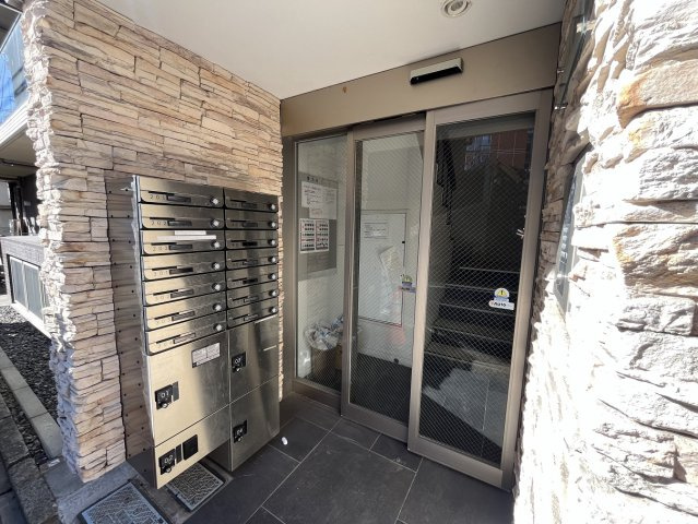 霞町・五番館のエントランス|落ち着いたエントランスです