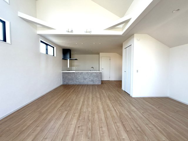 練馬区上石神井南町　ZEH水準　ハイグレード大型邸宅　限定1棟の居間・リビング