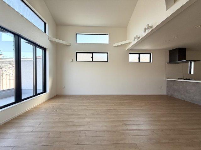 練馬区上石神井南町　ZEH水準　ハイグレード大型邸宅　限定1棟の居間・リビング