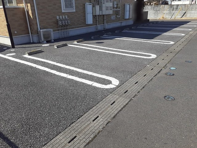 フリーデの駐車場