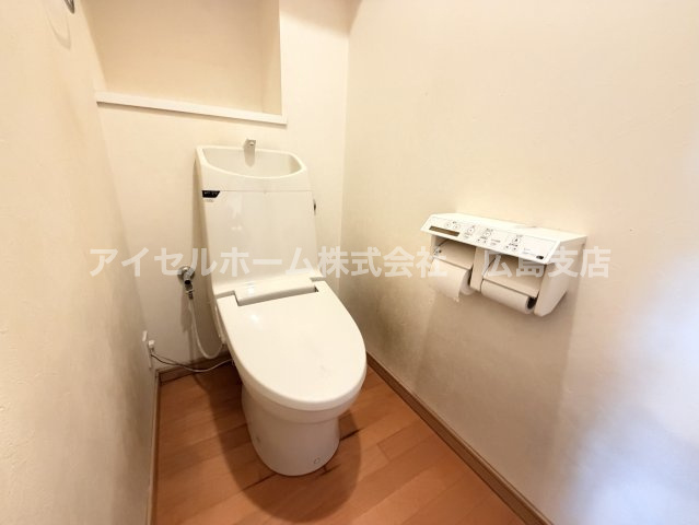 【トイレ】 | ヴェルディ広駅前ツインタワー | ウォッシュレットや暖房便座機能のあるトイレです。