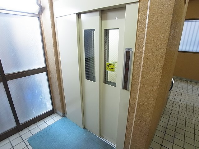 ニューコーワビルのその他共用部分|エレベーターを完備してます