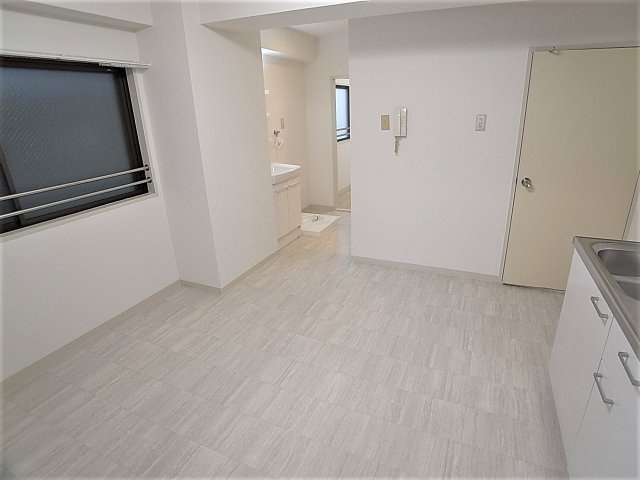 ニューコーワビルの内装|開放感の有るダイニングスペース