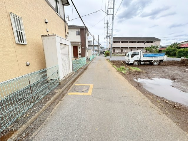 川越市笠幡　建築条件なし売地　JR川越線『的場駅』徒歩19分　【霞ヶ関小学区】の前面道路含む現地写真