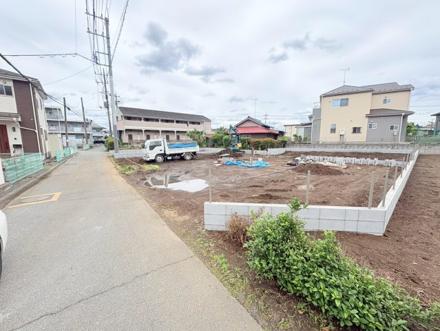 川越市笠幡　建築条件なし売地　JR川越線『的場駅』徒歩19分　【霞ヶ関小学区】の前面道路含む現地写真