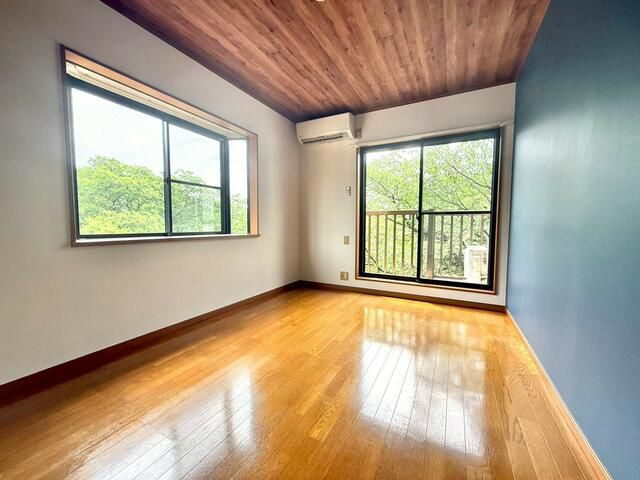 横浜市金沢区富岡西３丁目のアパートの居間・リビング