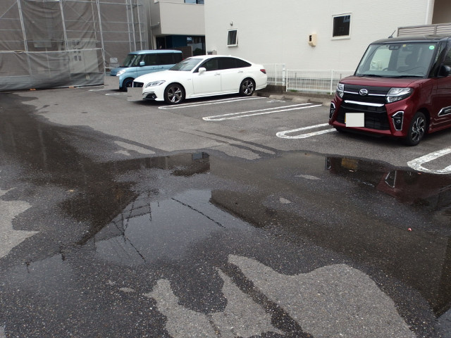 クレストールＢの駐車場