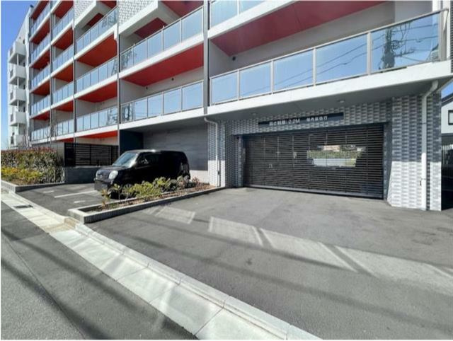 ニューガイア川崎NO,70の駐車場