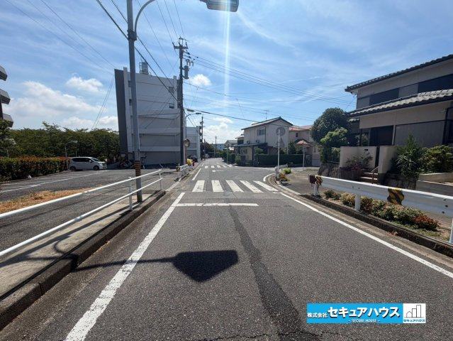 【今からご案内可能】知多市日長台　全1棟の前面道路含む現地写真|事前予約にて現地ご見学いただけます！お気軽にお問い合わせください♪
■株式会社　セキュアハウス■
住宅ローンに強く、知識、経験豊富なスタッフ在籍
お客様に寄り添い、ご成約後もサポート致します。