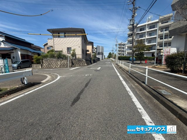 【今からご案内可能】知多市日長台　全1棟の前面道路含む現地写真|事前予約にて現地ご見学いただけます！お気軽にお問い合わせください♪
■株式会社　セキュアハウス■
住宅ローンに強く、知識、経験豊富なスタッフ在籍
お客様に寄り添い、ご成約後もサポート致します。