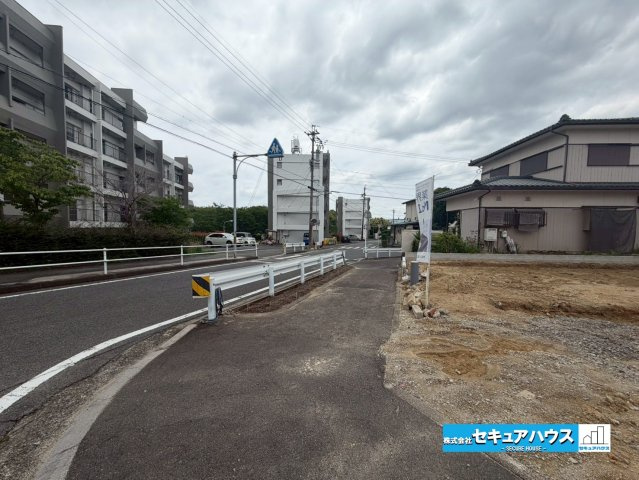 【同施工物件ご案内可能】知多市日長台　全1棟の前面道路含む現地写真|事前予約にて現地ご見学いただけます！お気軽にお問い合わせください♪
■株式会社　セキュアハウス■
住宅ローンに強く、知識、経験豊富なスタッフ在籍
お客様に寄り添い、ご成約後もサポート致します