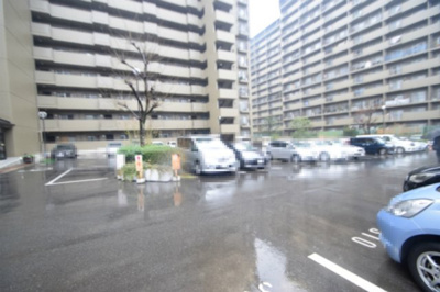 【駐車場】 | 千里中央パークヒルズB棟 | エイブルだけの嬉しいサービス、ご用意しております。詳細は、お気軽に当社までお問合せ下さいませ！