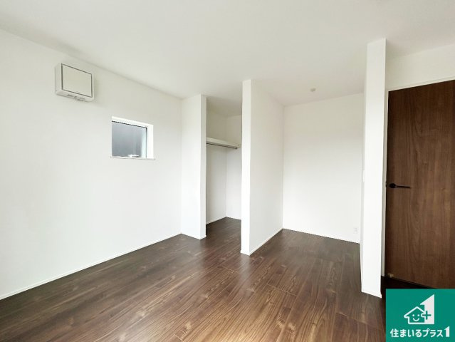 西宮市山口町上山口　第1期　新築一戸建ての洋室|ウォークインクローゼット付きで生活スペースもスッキリできます。各居室にも収納がありますので、お子様の衣類やおもちゃなどもしっかり収納できます。