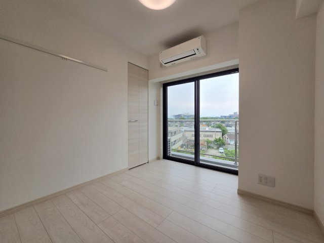 エストゥルース府中の洋室