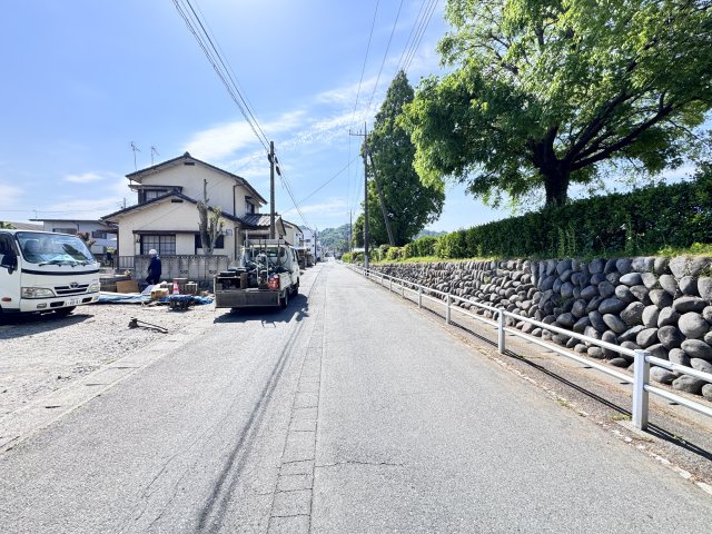新築　渋川市渋川第５　Livele Garden.S　１号棟の前面道路含む現地写真|現地写真　北側接道幅員約7.1ｍ		