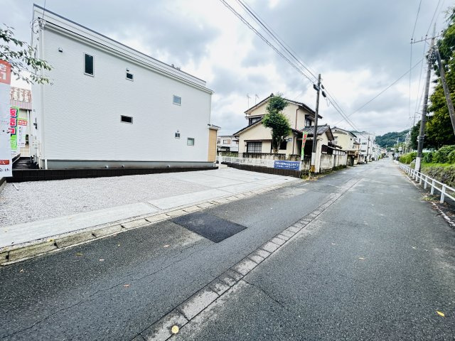 新築　渋川市渋川第５　Livele Garden.S　１号棟の前面道路含む現地写真|現地写真　北側接道幅員約7.1ｍ		