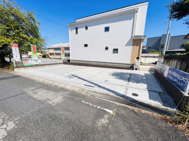 新築　渋川市渋川第５　Livele Garden.S　１号棟の駐車場|現地写真　駐車スペースは並列4台分可能です！					
