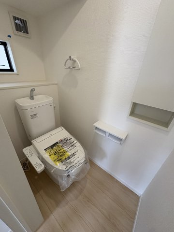 【トイレ】 | 大野城市上大利3丁目第5　1号棟（全2棟）【仲介手数料無料・0円】 | 現地写真。