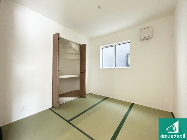■西宮市山口町上山口　第1期　新築一戸建ての和室|一室あると便利な和室は客間としてだけでなく、小さなお子様のプレイルームや食後のくつろぎスペースとしてもご利用いただけます。収納もついていますので整頓も楽々！