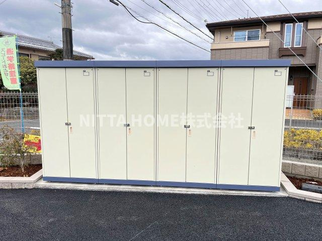 福知山市字長田のアパートのエントランス|外部トランクを完備しています◎