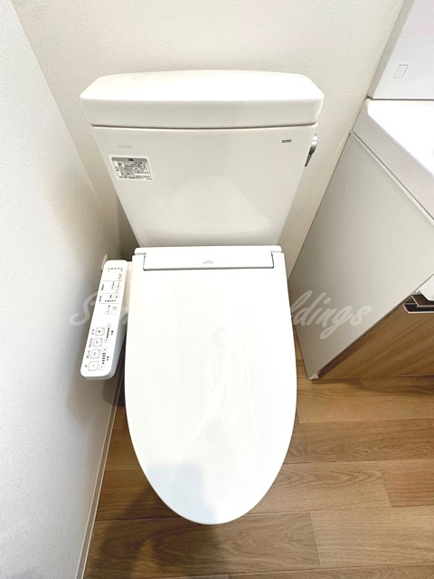 平塚市明石町の賃貸マンションのトイレ|清潔感のあるトイレです