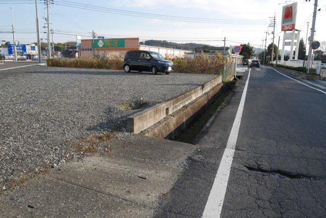 津山市河辺 売土地 117坪の前面道路含む現地写真