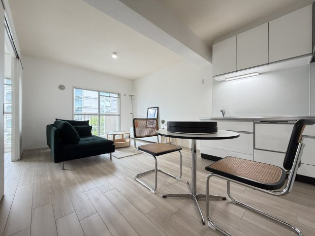 名古屋市名東区亀の井３丁目の中古マンションの居間・リビング