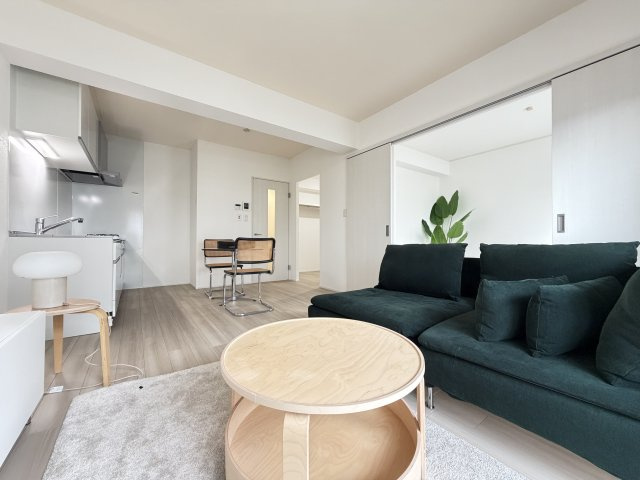 名古屋市名東区亀の井３丁目の中古マンションの居間・リビング
