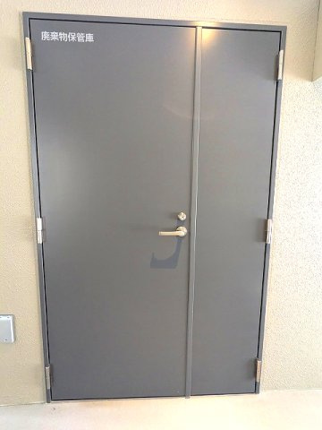エスレジデンス新御徒町chiaroのエントランス|24時間利用可能なゴミ置場です