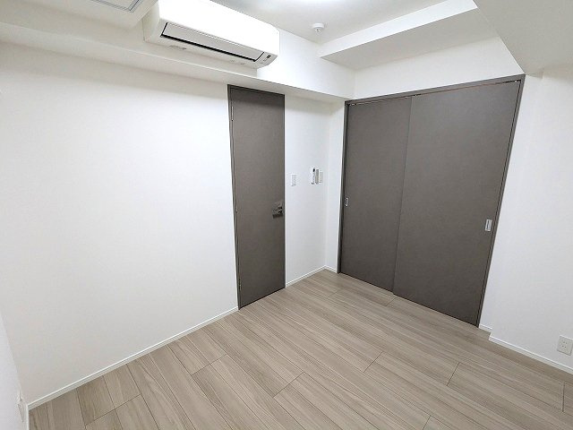 エスレジデンス新御徒町chiaroの設備|5.4帖洋室、照明・エアコン付、ウォークインクローゼット
