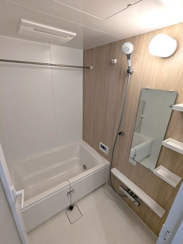 エスレジデンス新御徒町chiaroの浴室|追焚オートバス、浴室換気乾燥機、24時間換気システム、ワイドシャワーヘッド