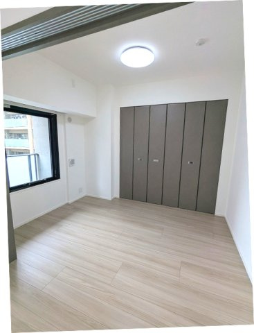 エスレジデンス新御徒町chiaroの設備|バルコニーに面した5帖洋室、照明・クローゼット付