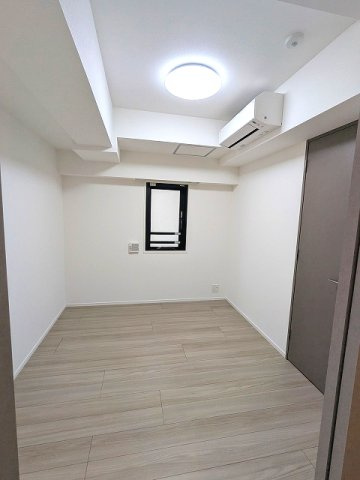 エスレジデンス新御徒町chiaroのその他共用部分|5.4帖洋室、照明・エアコン付、ウォークインクローゼット
