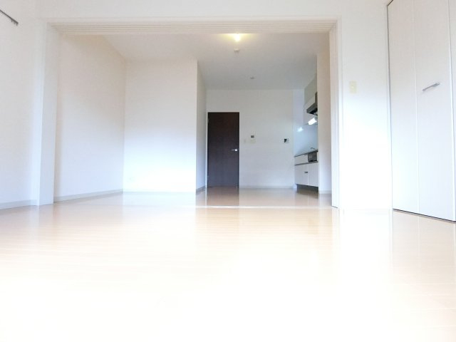 ルーエ江坂の居間・リビング