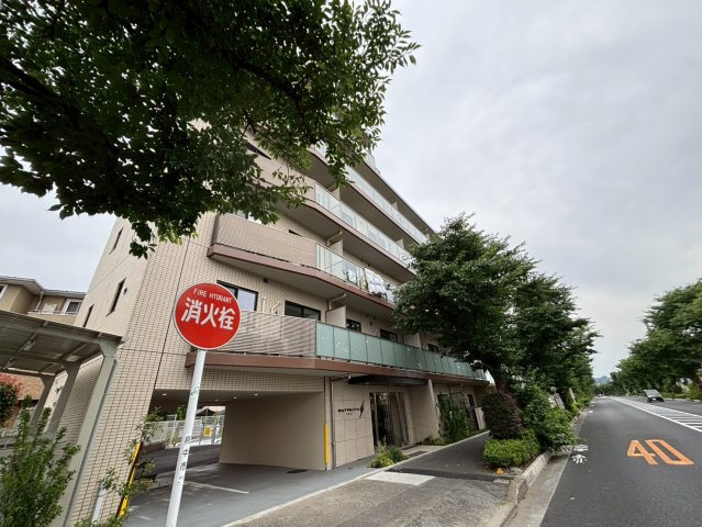 エストゥルース府中の外観