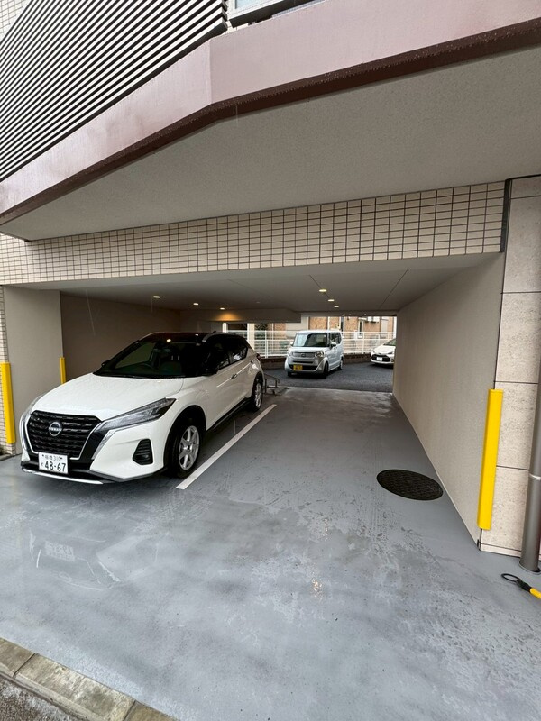 エストゥルース府中の駐車場