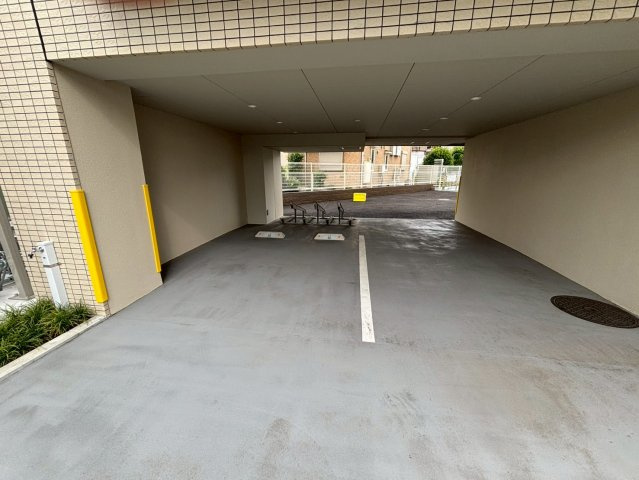 エストゥルース府中の駐車場