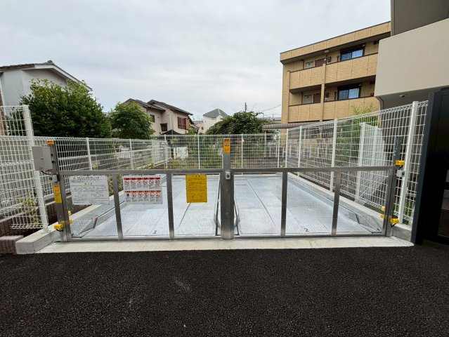エストゥルース府中の駐車場