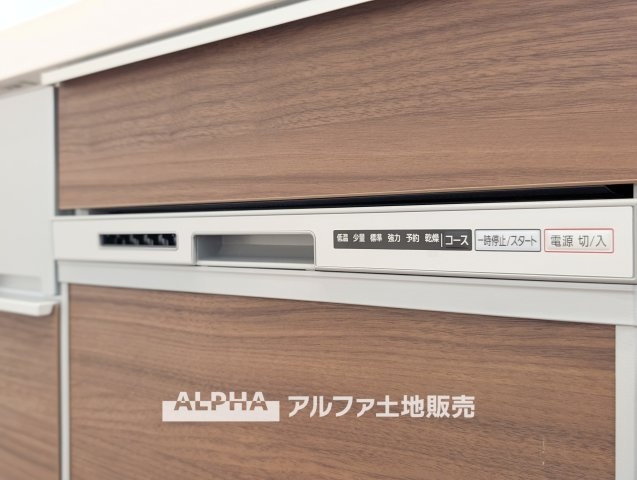 ゼファー久米川ミーティスのキッチン|【Food washing machine】
◆食洗機◆家事の時間を短縮し、お子様との大切な時間をもっと楽しく。手荒れも防げて節水効果も高い、忙しい毎日に嬉しい人気の設備です。