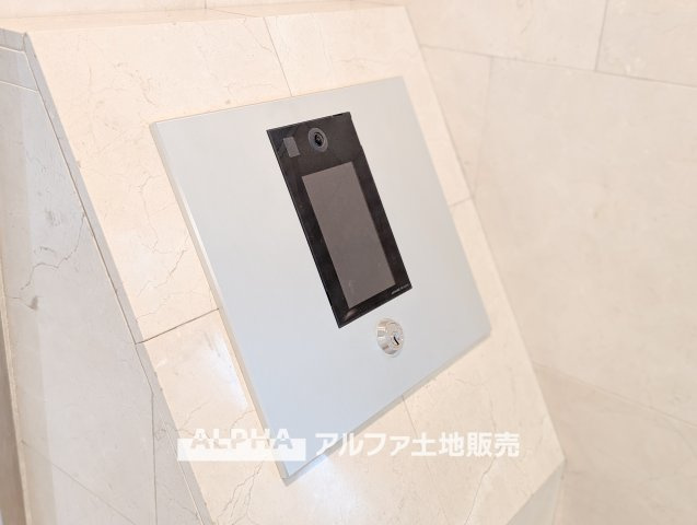 ゼファー久米川ミーティスの防犯設備|【Auto lock】
◆オートロック◆不要なセールスや不審者をシャットアウトし静かで快適なシステムは私達に恙ないライフスタイルを与えてくれます。