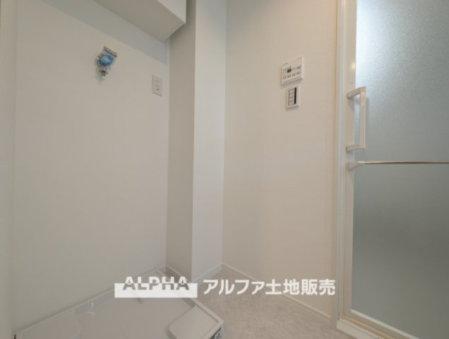 ゼファー久米川ミーティスのランドリースペース|【Laundry space】
◆ランドリースペース◆広々した空間で雨の日でも十分に洗濯物を乾かすことが出来ます。バスルームには浴室換気乾燥機も付いているので重宝しますね。