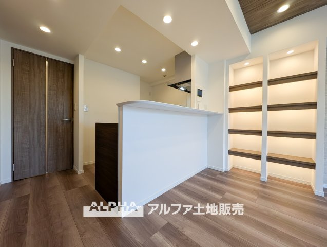 ゼファー久米川ミーティスの居間・リビング|【full space】
◆気軽に人を招ける◆ゆったりとした住空間に手のぬくもりを感じれるような温かい住まい。そんな環境で暮らしていくうちに僕たちも変わって行く。