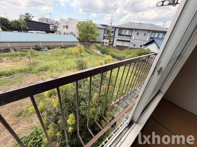 ビスタ岸部ハイツＡ棟のバルコニー
