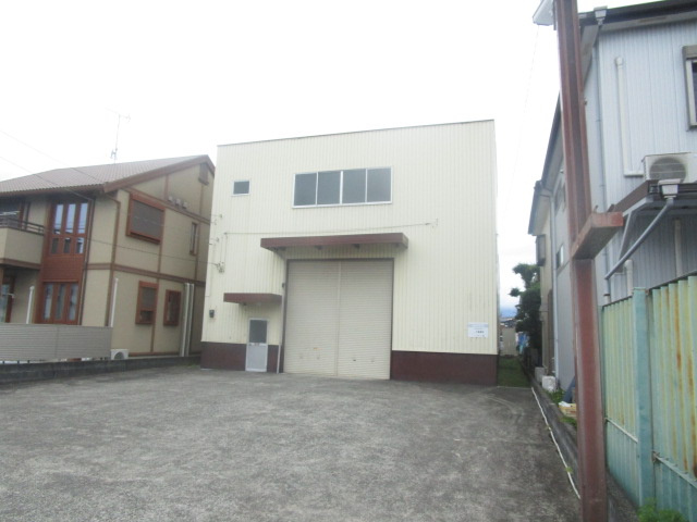 小田原市成田の倉庫|敷地内駐車スペース有り