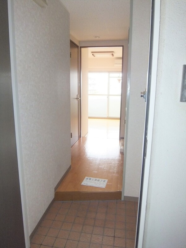 ルミナス岸部の玄関