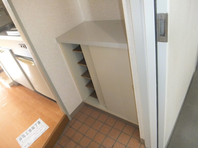 ルミナス岸部の玄関