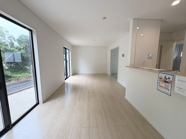 【居間・リビング】 | 大野城市川久保3丁目第5　1号棟（全1棟）【仲介手数料無料・0円】 | 施工例。施工例は完成時と異なる場合があります。