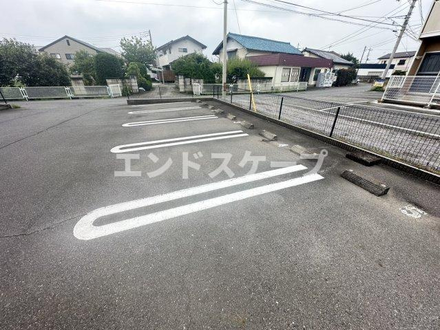 ラ・ブローテの駐車場|高崎、前橋のお部屋探しはエンドスケープまで！お客様の理想お聞かせ下さい♪