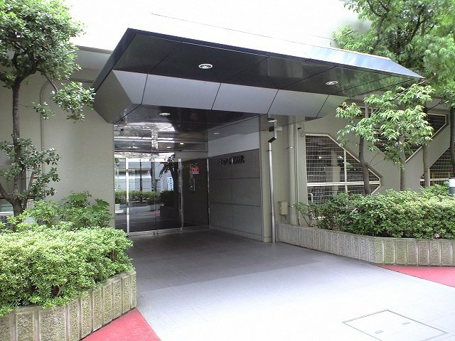 コープ野村万代のエントランス