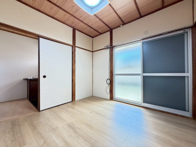 西脇貸家の寝室
